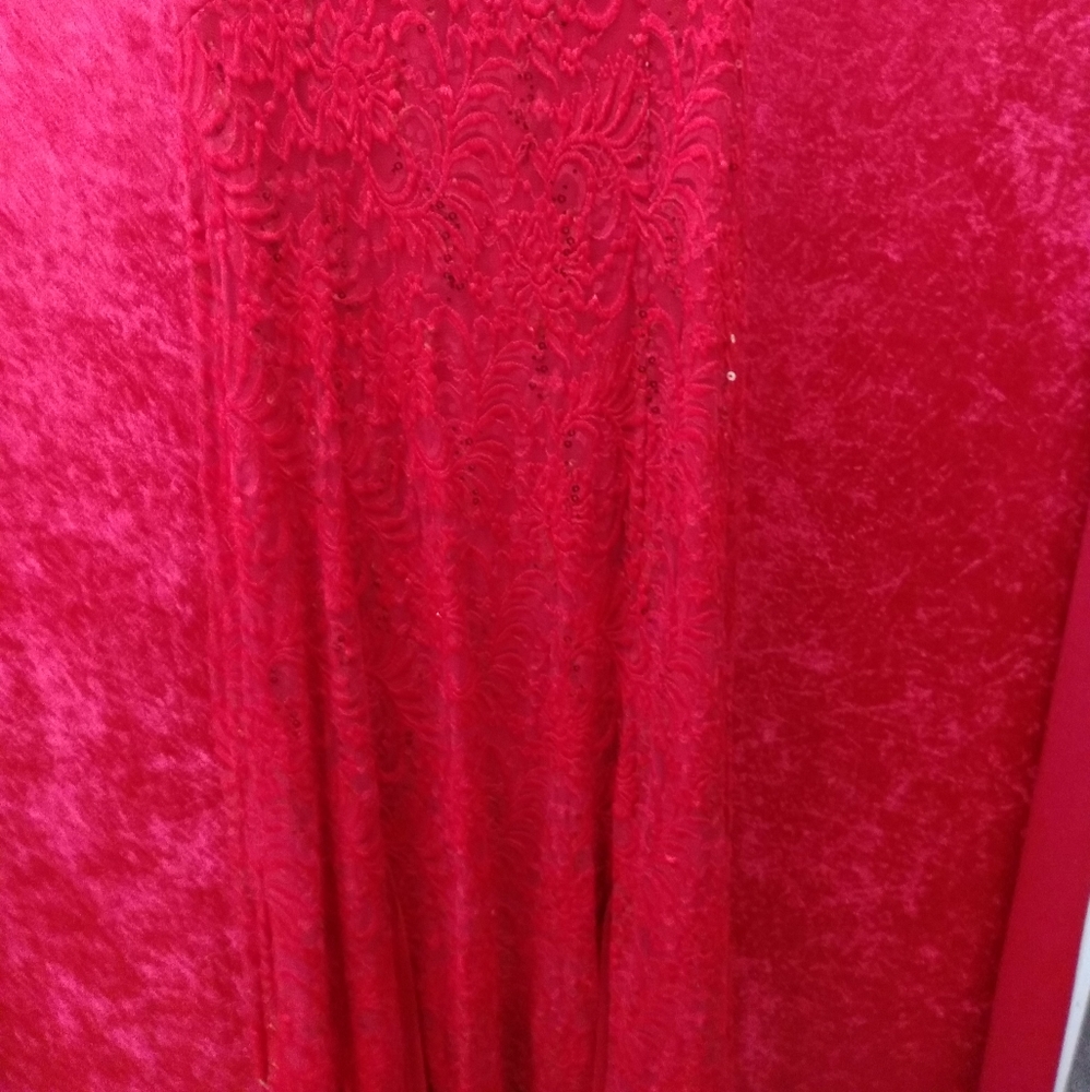 Dresses - Picture 4 of 4